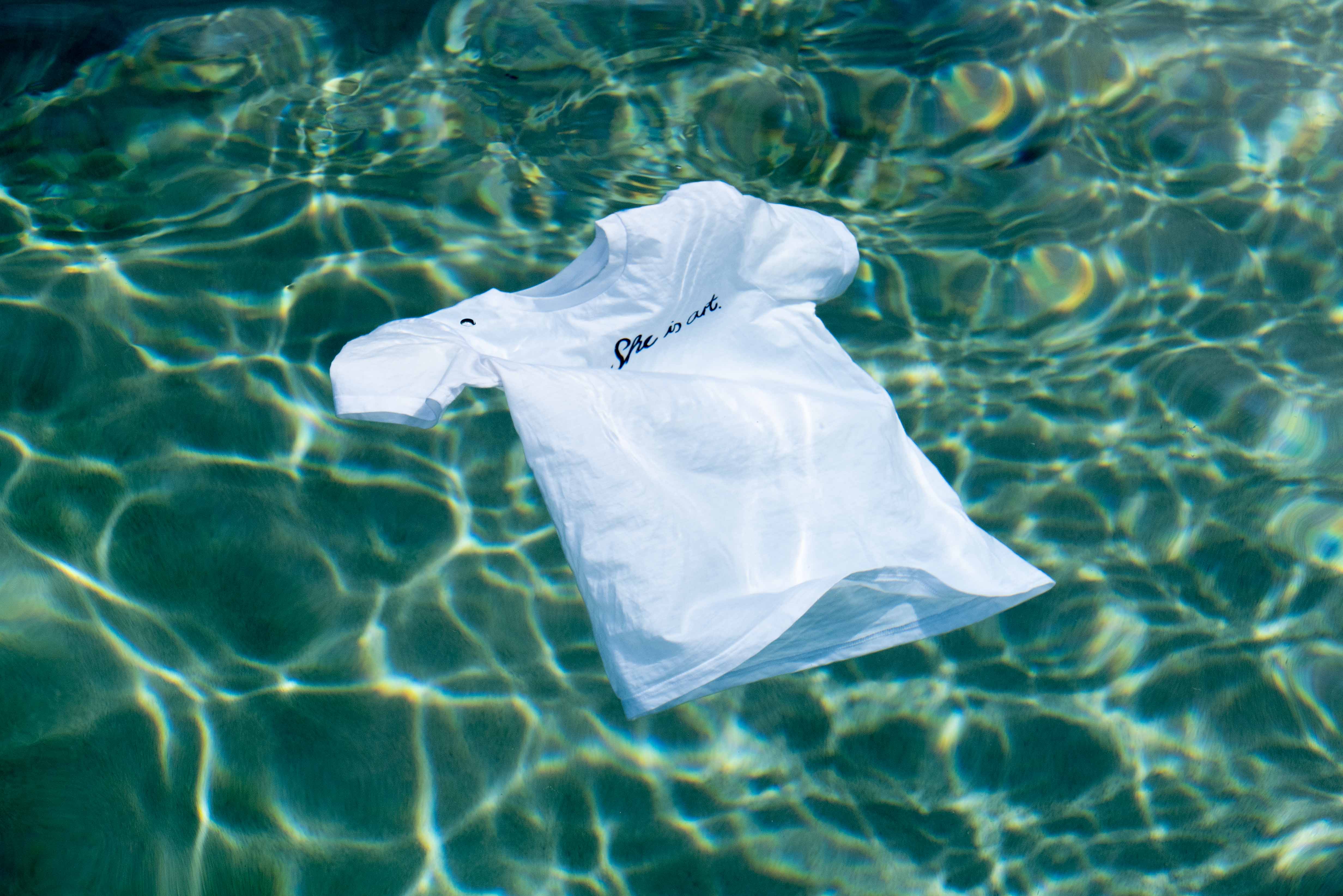 She is art Design T-Shirt in Pool